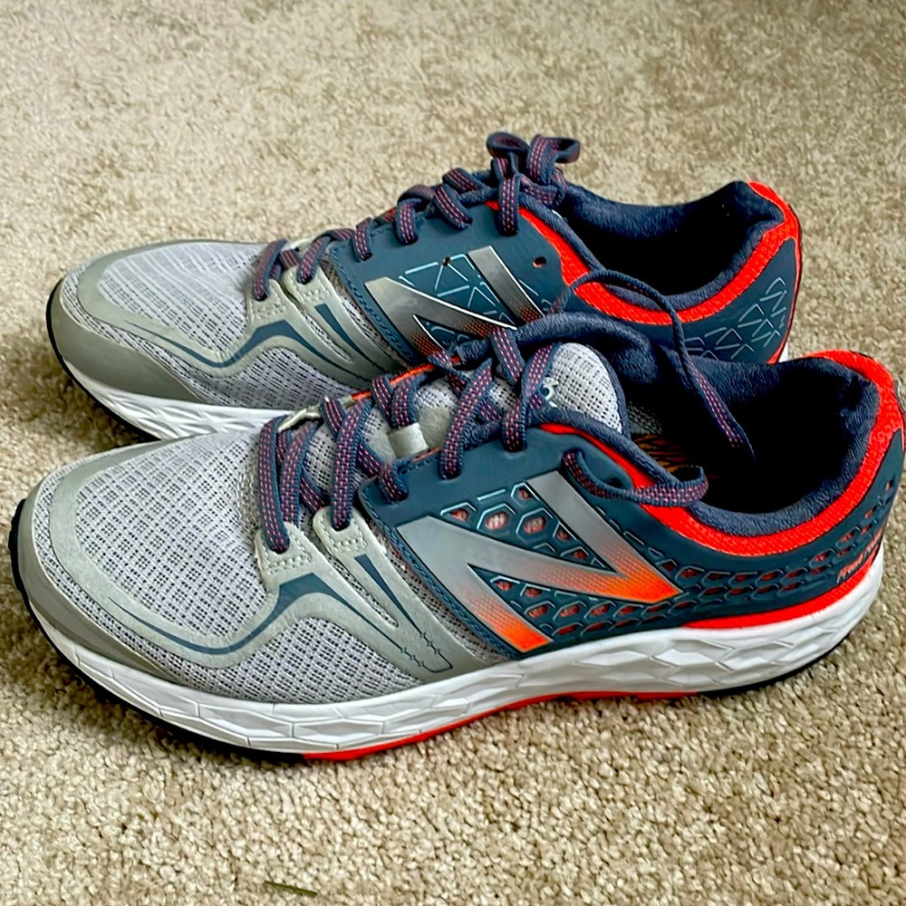 Women’s New Balance Vongo Fresh Foam sneaker. Size 8.